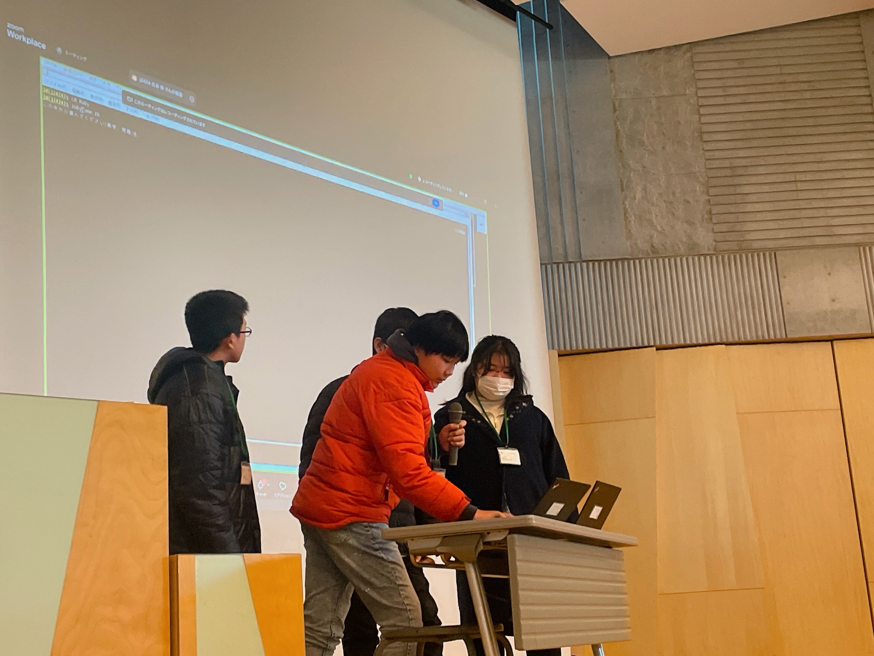発表の様子２